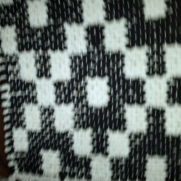 BLACK & CREAM 3' 7" X 2' RUG NWOT - Picture 4 of 5